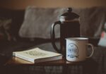 french-press-ve-kahve-bardagi