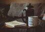 french-press-ve-kahve-bardagi